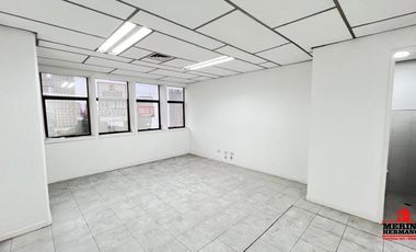 oficina en arriendo en la candelaria. Cod A4272