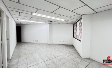 oficina en arriendo en la candelaria. Cod A4272