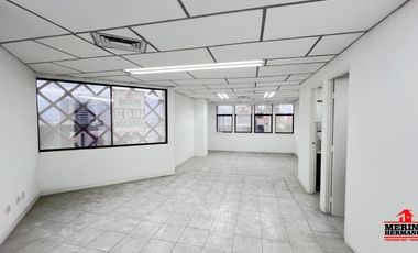 oficina en arriendo en la candelaria. Cod A4272