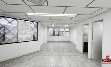 oficina en arriendo en la candelaria. Cod A4272
