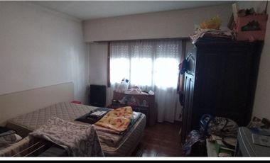 VENDO CASA 3 AMB C/DEPTO 2 AMB EN MAR DEL PLATA