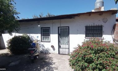 VENDO CASA 3 AMB C/DEPTO 2 AMB EN MAR DEL PLATA