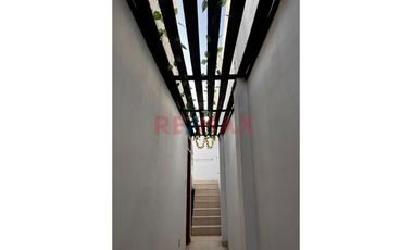 Se Alquila Departamento En Segundo Piso Frente A Playa De  Huanchaco A 1100 Nuevos Soles