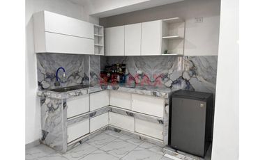 Se Alquila Departamento En Segundo Piso Frente A Playa De  Huanchaco A 1100 Nuevos Soles