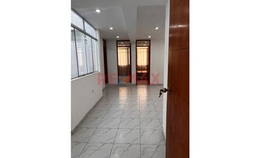 Se Alquila Departamento En Segundo Piso Frente A Playa De  Huanchaco A 1100 Nuevos Soles