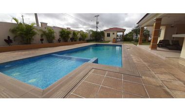 VENTA  APARTAMENTO EN LAS ACACIAS PH CANTABRIA V