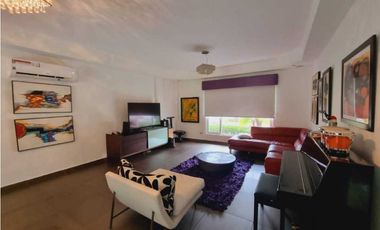 CASA CON PISCINA EN COSTA DEL ESTE  1800MT
