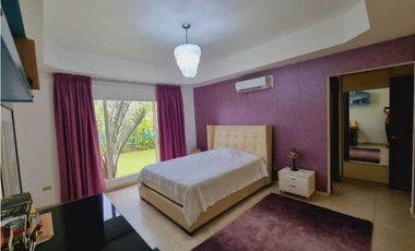 CASA CON PISCINA EN COSTA DEL ESTE  1800MT