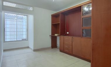 casa en venta en avenida libertadores. Cod V30151