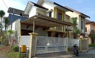 Villa Trawas hadap Timur, Strategis