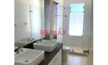 🏖️ ¡VIVE EN PARACAS COMO SI ESTUVIERAS DE VACACIONES TODO EL AÑO!
Moderna Casa de Playa en Condominio Sotavento – USD 255,000.00
📍 Nuevo Paracas – A