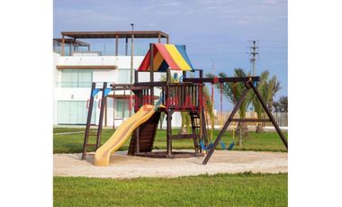🏖️ ¡VIVE EN PARACAS COMO SI ESTUVIERAS DE VACACIONES TODO EL AÑO!
Moderna Casa de Playa en Condominio Sotavento – USD 255,000.00
📍 Nuevo Paracas – A