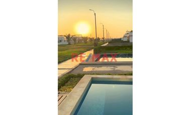 🏖️ ¡VIVE EN PARACAS COMO SI ESTUVIERAS DE VACACIONES TODO EL AÑO!
Moderna Casa de Playa en Condominio Sotavento – USD 255,000.00
📍 Nuevo Paracas – A