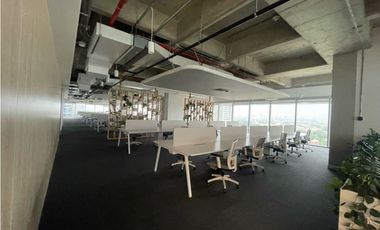 SE ARRIENDA OFICINA  EN MEDELLIN