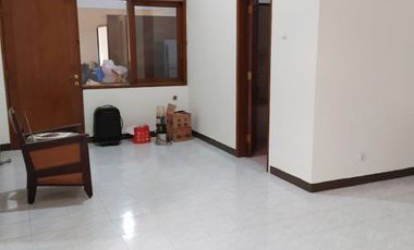 Di Sewakan Rumah Cocok Untuk Kantor 5 Kamar di Jl. Gedong 8 Bandung