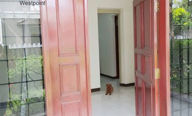 Di Sewakan Rumah Cocok Untuk Kantor 5 Kamar di Jl. Gedong 8 Bandung