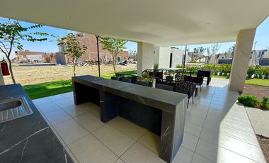 SUR EN VILANOVA EXCELENTE TERRENO MUY CERCA DEL AREA COMUN Y SUPER UBICADO