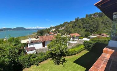 Casa en renta en Avándaro en condominio con vista al Lago