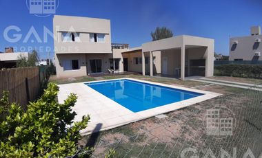 Casa Venta Roldan El Molino ,3 dormitorios, Pileta c/solarium, Cochera, todos los servicios -