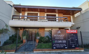 Venta - Chalet 5 Amb -2 plantas -Dependencia -Garage -Espacio libre y Terraza - Villa Devoto
