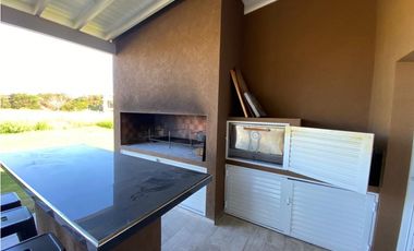 CASA EN VENTA COSTA ESMERALDA - ECUESTRE 281