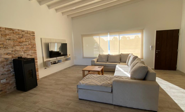 CASA EN VENTA COSTA ESMERALDA - ECUESTRE 281