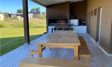 CASA EN VENTA COSTA ESMERALDA - ECUESTRE 281