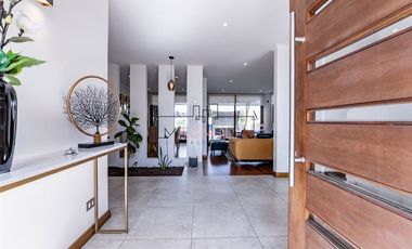 Linda casa en venta 5D en Piedra Roja, Chicureo
