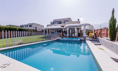 Linda casa en venta 5D en Piedra Roja, Chicureo