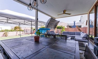 Linda casa en venta 5D en Piedra Roja, Chicureo