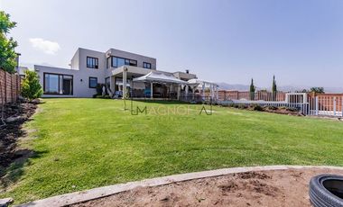 Linda casa en venta 5D en Piedra Roja, Chicureo