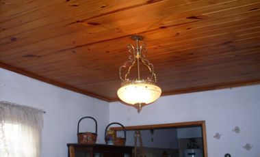 EXCELENTE CASA QUINTA DE TRES AMBIENTES CON GALERIA A REFACCIONAR  PISCINA  GALPON DE HERRAMIENTAS Y AMOPLIO PATIO SOBRE CALLE CON ASFALTO A 500 METRO