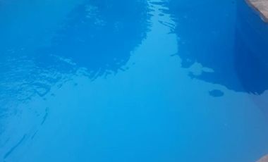 EXCELENTE CASA QUINTA DE TRES AMBIENTES CON GALERIA A REFACCIONAR  PISCINA  GALPON DE HERRAMIENTAS Y AMOPLIO PATIO SOBRE CALLE CON ASFALTO A 500 METRO