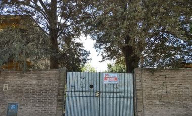 EXCELENTE CASA QUINTA DE TRES AMBIENTES CON GALERIA A REFACCIONAR  PISCINA  GALPON DE HERRAMIENTAS Y AMOPLIO PATIO SOBRE CALLE CON ASFALTO A 500 METRO