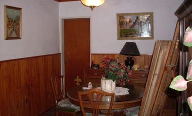 EXCELENTE CASA QUINTA DE TRES AMBIENTES CON GALERIA A REFACCIONAR  PISCINA  GALPON DE HERRAMIENTAS Y AMOPLIO PATIO SOBRE CALLE CON ASFALTO A 500 METRO