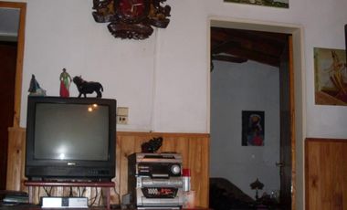 EXCELENTE CASA QUINTA DE TRES AMBIENTES CON GALERIA A REFACCIONAR  PISCINA  GALPON DE HERRAMIENTAS Y AMOPLIO PATIO SOBRE CALLE CON ASFALTO A 500 METRO