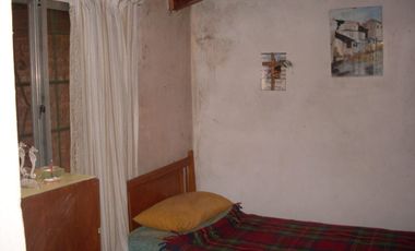 EXCELENTE CASA QUINTA DE TRES AMBIENTES CON GALERIA A REFACCIONAR  PISCINA  GALPON DE HERRAMIENTAS Y AMOPLIO PATIO SOBRE CALLE CON ASFALTO A 500 METRO