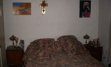 EXCELENTE CASA QUINTA DE TRES AMBIENTES CON GALERIA A REFACCIONAR  PISCINA  GALPON DE HERRAMIENTAS Y AMOPLIO PATIO SOBRE CALLE CON ASFALTO A 500 METRO