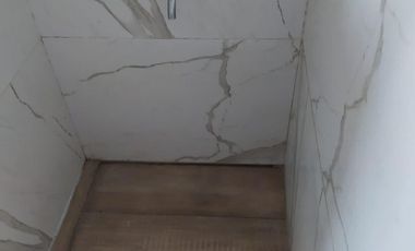 LATORRE PROP. VENDE CASA ESTILO MODERDO DE 3 AMB CON HERMOSO PARQUE