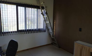LATORRE PROP. VENDE CASA ESTILO MODERDO DE 3 AMB CON HERMOSO PARQUE
