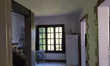 LATORRE PROP. VENDE CASA ESTILO MODERDO DE 3 AMB CON HERMOSO PARQUE