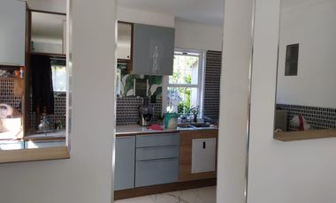 LATORRE PROP. VENDE CASA ESTILO MODERDO DE 3 AMB CON HERMOSO PARQUE