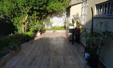 LATORRE PROP. VENDE CASA ESTILO MODERDO DE 3 AMB CON HERMOSO PARQUE