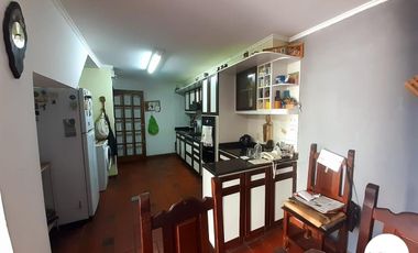 Venta Casa 6 ambientes con cochera patio terraza permuta por menor valor en CABA - Villa Devoto