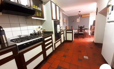 Venta Casa 6 ambientes con cochera patio terraza permuta por menor valor en CABA - Villa Devoto