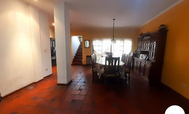 Venta Casa 6 ambientes con cochera patio terraza permuta por menor valor en CABA - Villa Devoto
