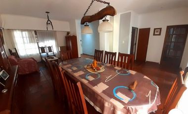 Venta Casa 6 ambientes con cochera patio terraza permuta por menor valor en CABA - Villa Devoto