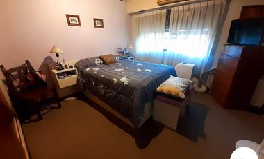 Venta Casa 6 ambientes con cochera patio terraza permuta por menor valor en CABA - Villa Devoto