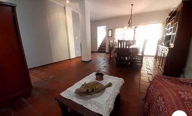 Venta Casa 6 ambientes con cochera patio terraza permuta por menor valor en CABA - Villa Devoto