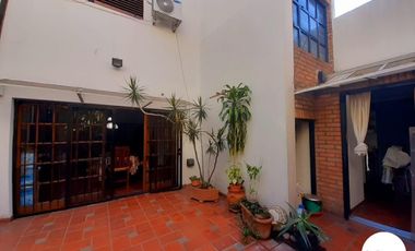 Venta Casa 6 ambientes con cochera patio terraza permuta por menor valor en CABA - Villa Devoto
